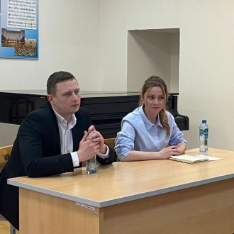 Артисты Театра Олега Табакова Павел Шевандо и Милана Бру провели творческую встречу в Военном университете имени князя Александра Невского. 