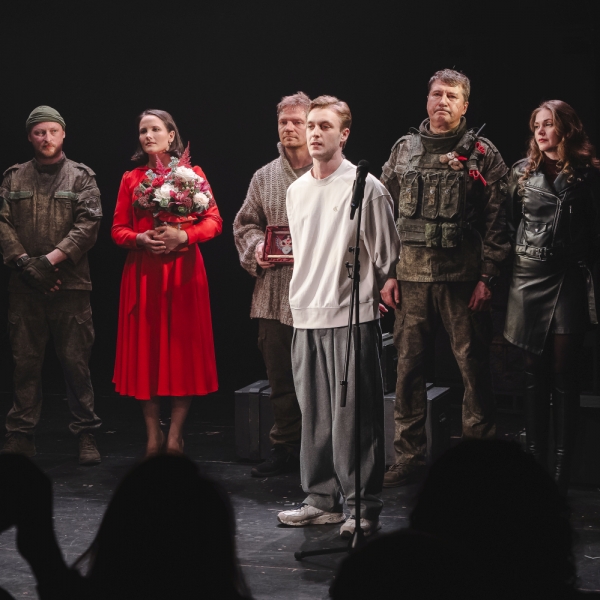 Накануне на Исторической сцене Театра Олега Табакова состоялся фестивальный показ спектакля Севастьяна Смышникова «Позывной Тишина» для жюри Российской Национальной театральной премии «Золотая маска».